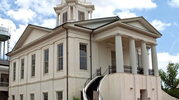 https://wbhm.org/wp-content/uploads/2015/10/745px-Lowndes_County_Courthouse-600x338.jpg