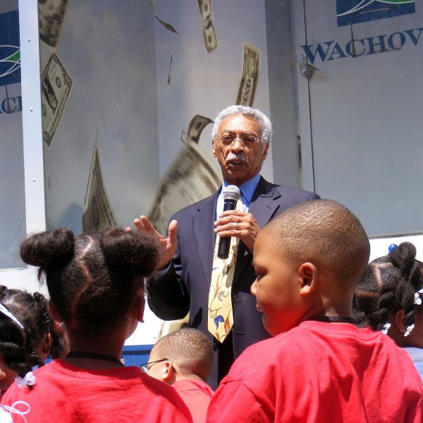 https://wbhm.org/wp-content/uploads/2018/12/Larry_Langford_speaks_to_the_children-600x600.jpg