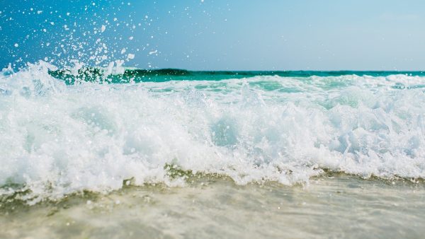 https://wbhm.org/wp-content/uploads/2020/05/beach_waves-600x338.jpg