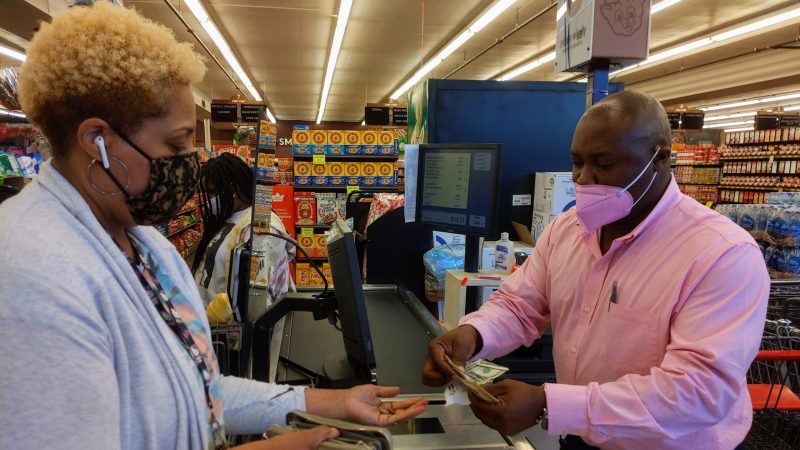 Eboni Mincey pays for her groceries at a Piggly Wiggly in Birmingham, Ala.
