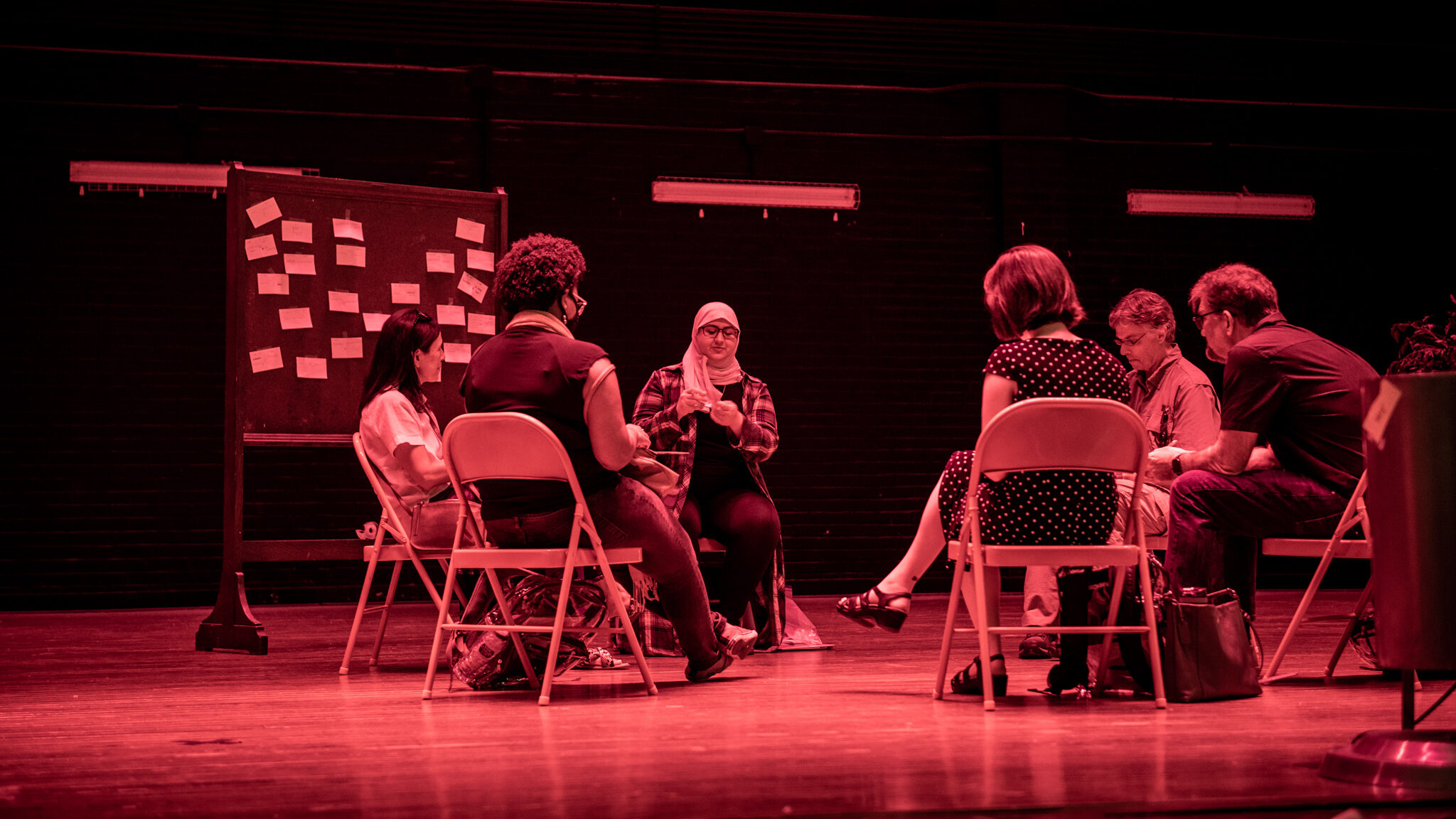 At the end of the exhibit, Meryem Tunagur leads participants in a debrief exercise.