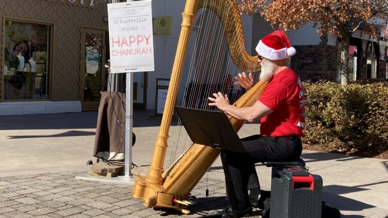 Huntsville’s Bridge Street Town Centre is located near Cummings Research Project and offers tech workers a nearby place to eat, shop and listen to performers.