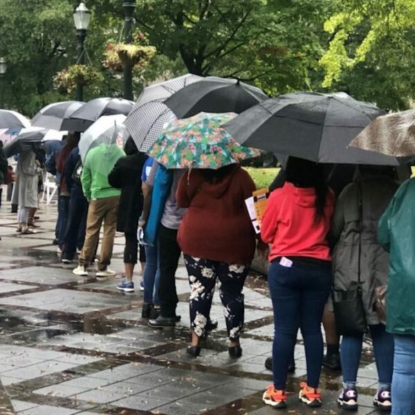 https://wbhm.org/wp-content/uploads/2022/03/Voters-line-up-at-courthouse-in-the-rain-for-absentee-voting-1024x768-1-e1647373041933-600x600.jpg