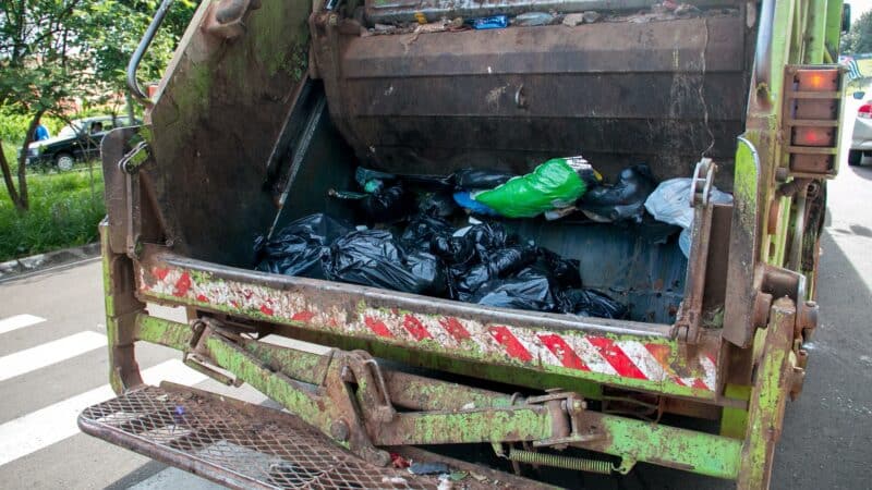 https://wbhm.org/wp-content/uploads/2022/08/garbage_truck-800x450.jpg