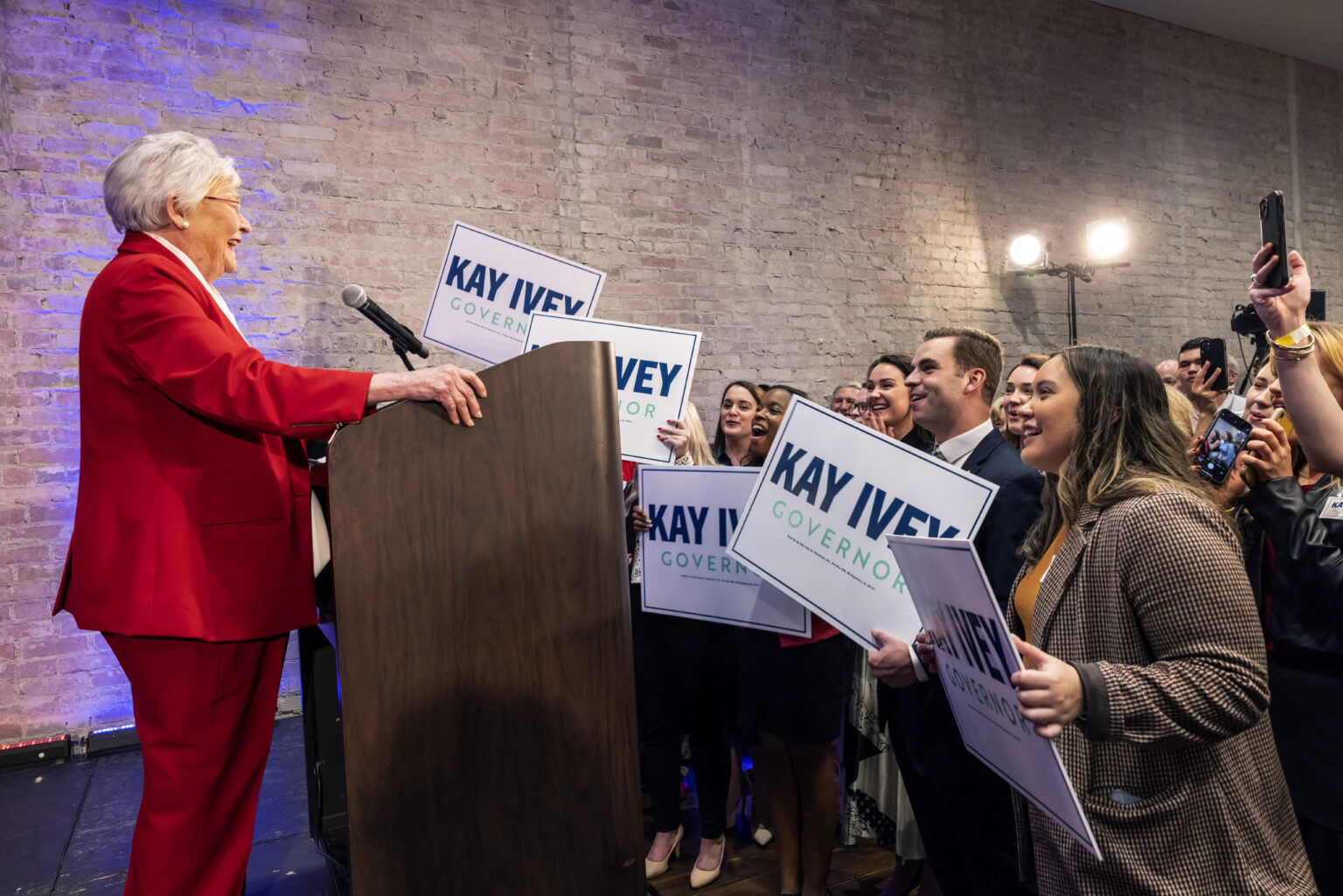 Republican Kay Ivey Wins 2nd Full Term As Alabama Governor | WBHM 90.3