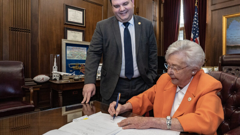 https://wbhm.org/wp-content/uploads/2023/04/Ivey_Signs_Fentanyl_Bill-800x450.jpg