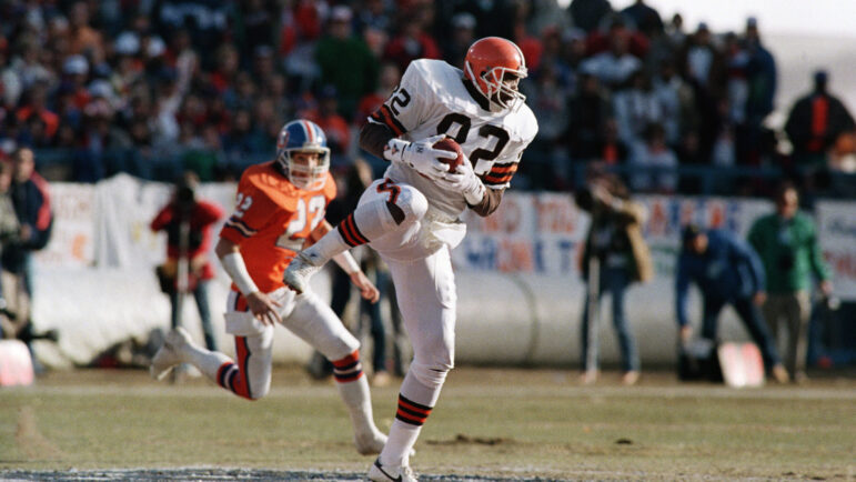 Cleveland Browns tight end Ozzie Newsome (82) hauls in a 25-yard pass for a first down against Denver Broncos safety Tony Lilly (22) in the 1st quarter of AFC Championship game in Denver, Jan. 18, 1988.