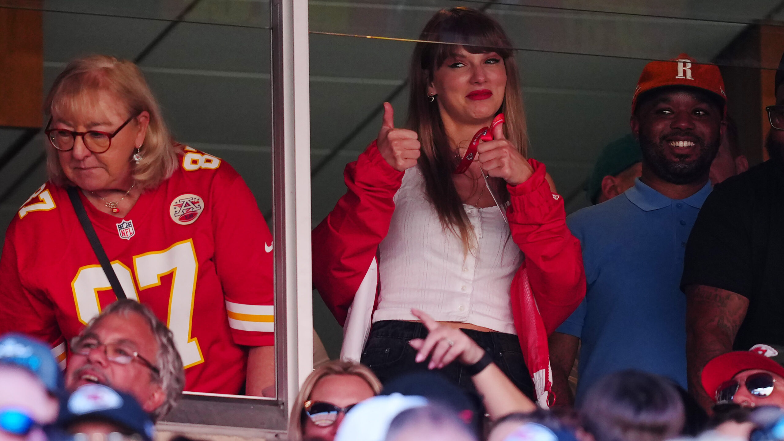 The Definitive Guide to All Things Taylor Swift and Travis Kelce - The  Ringer