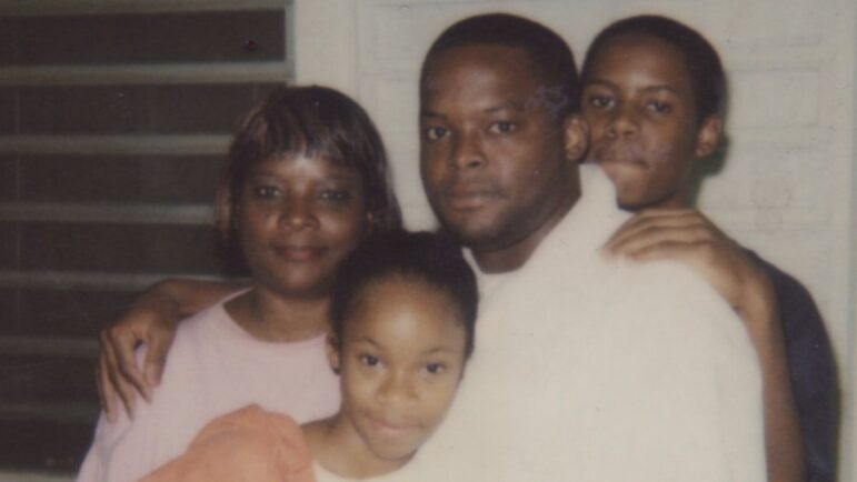 Toforest Johnson with his mother, Donna, and his children, Shanaye Poole and Tremaine Perry.