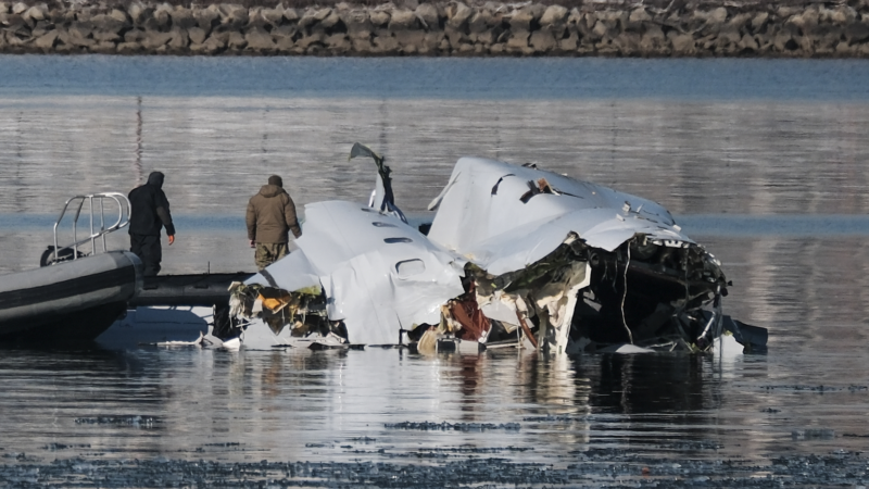 https://wbhm.org/wp-content/uploads/2025/01/2025-01-30-dca-plane-crash-19-800x450.png