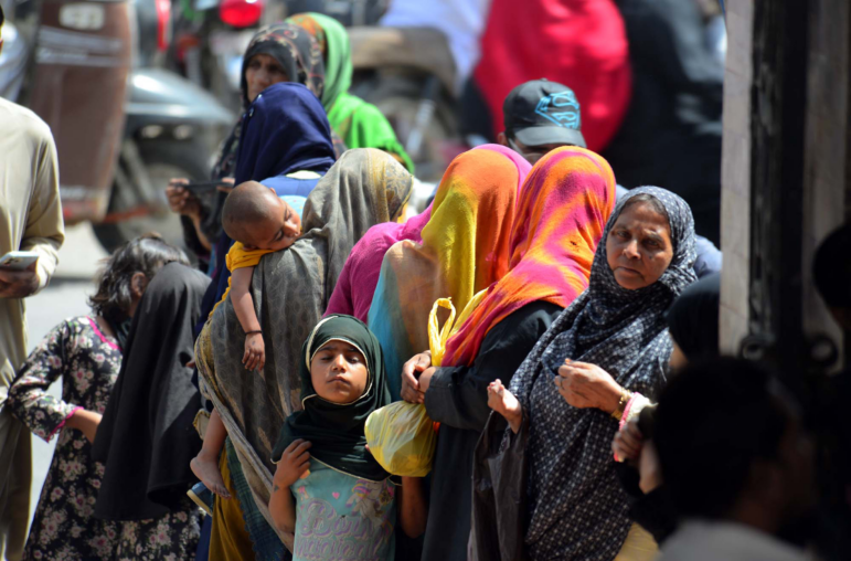 Bagger asking for charity at New Memon Mosque as huge .number of baggers arrive in Karachi from all over the province to earn their livelihood during the .Holy Month of Ramadan, in Karachi on Friday, March 28, 2025.