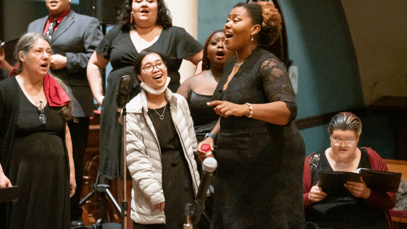 https://wbhm.org/wp-content/uploads/2025/04/coty-raven-morris-at-from-the-dust-concert-1-photo-by-chad-lanning-800x450.png