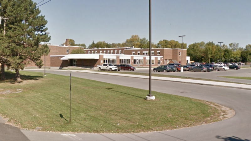 https://wbhm.org/wp-content/uploads/2025/04/sackets-harbor-school-ice-detention-800x450.png