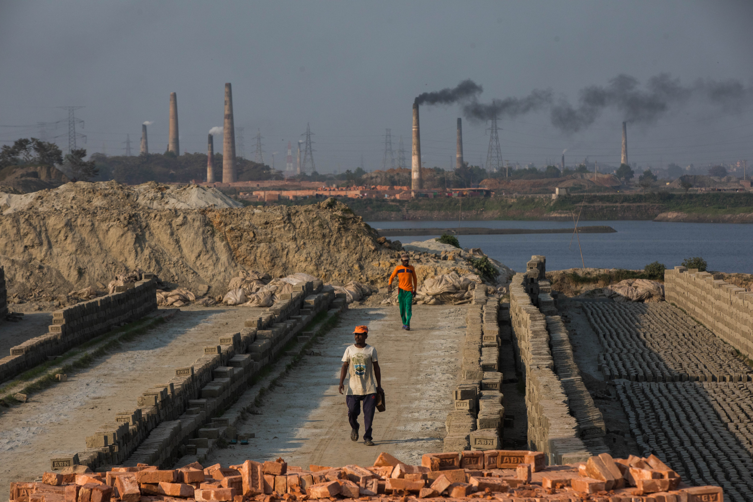 A study finds stacking bricks differently could help this country fight air pollution | WBHM 90.3