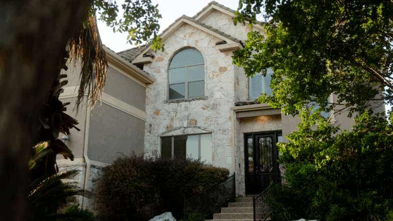 https://wbhm.org/wp-content/uploads/2025/06/vahomeloanssanantonio-bbazan-10-800x450.png