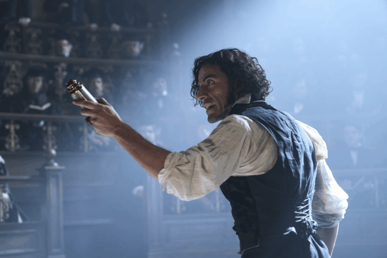 Oscar Isaac as Victor Frankenstein in Frankenstein.