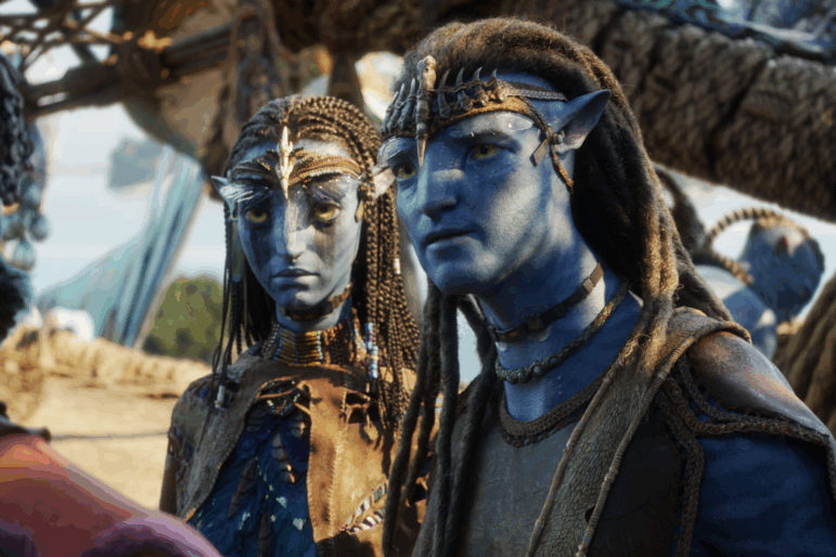 Peylak (David Thewlis), Neytiri (Zoe Saldaña) and Jake Sully (Sam Worthington) in Avatar: Fire and Ash.