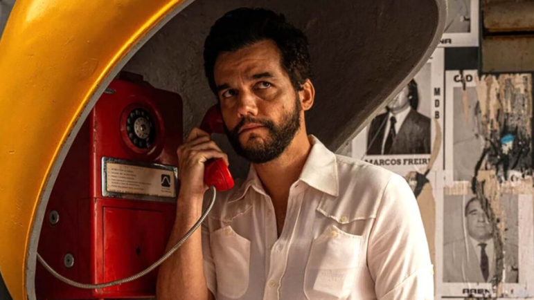 Wagner Moura plays a Brazilian scientist who becomes the target of powerful forces in The Secret Agent.