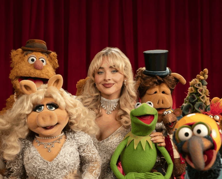 Sabrina Carpenter appears with Miss Piggy, Kermit and others in The Muppet Show.