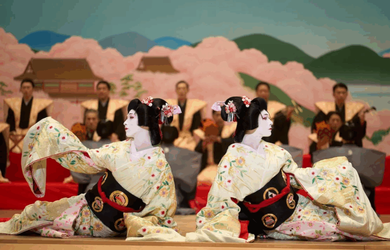 Ryusei Yokohama and Ryo Yoshizawa play friends and rivals in the Japanese epic Kokuho.